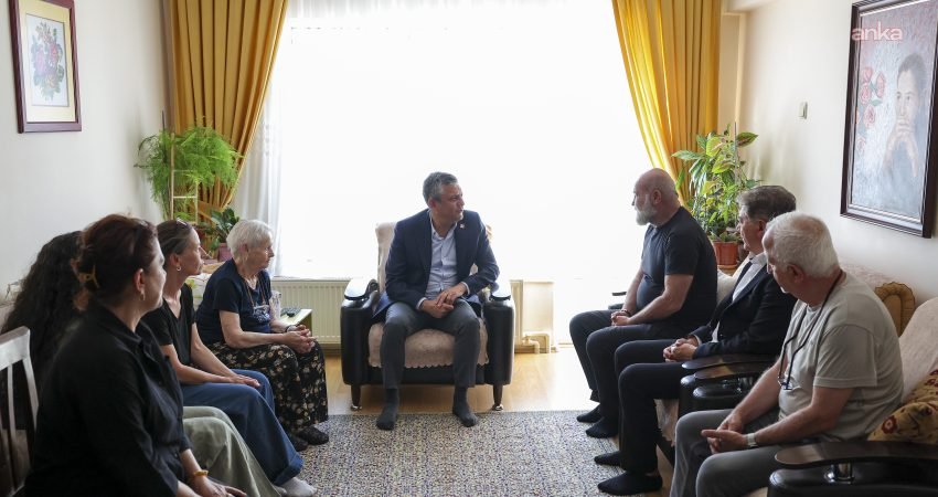 CHP Grup Başkanı Özgür Özel, geçtiğimiz günlerde hayatını kaybeden şair