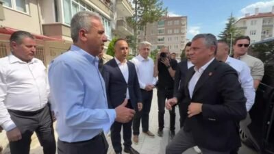 CHP Grup Başkanı Özgür Özel, geçen günlerde babasını kaybeden eski CHP