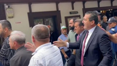 Özgür Özel’in Hacı Bayram-ı Veli Camii’nde cuma namazı kılmasının ardından,