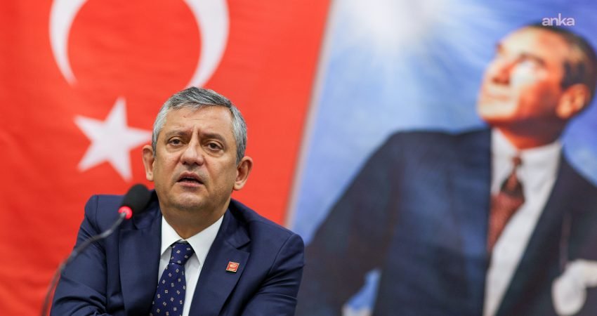 CHP Grup Başkanı Özgür Özel, yeni parti kuracaklarını açıklamasının ardından,