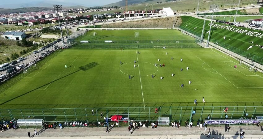 Palandöken Yüksek İrtifa Kamp Merkezi, yeni sezon öncesinde futbol kulüplerinin