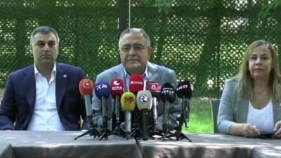 CHP Diyarbakır Milletvekili Sezgin Tanrıkulu, terör örgütü PKK’nın silah yakmasının