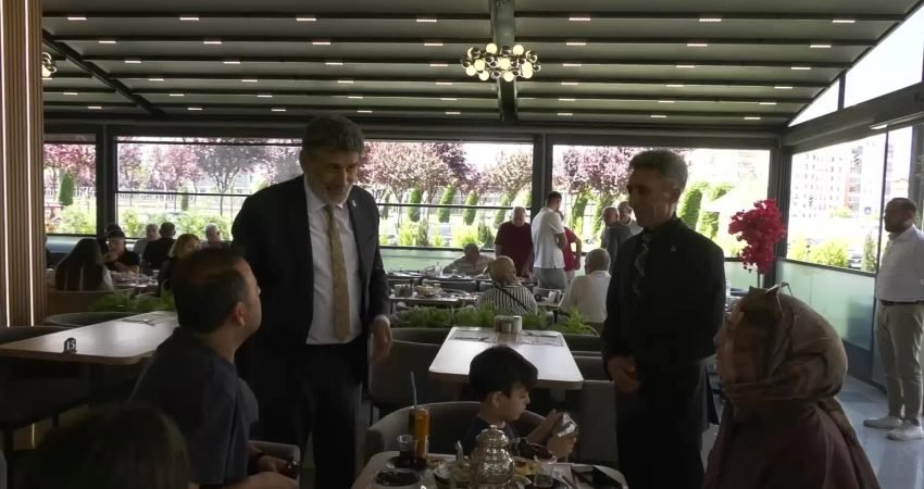 Milli Yol Partisi Genel Başkanı Remzi Çayır, Çorum'da partililer ve