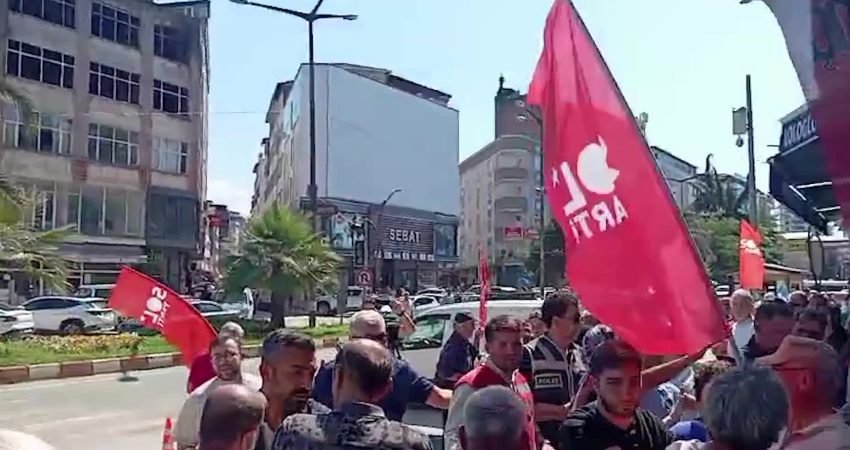 Rize’nin Ardeşen ilçesinde, Rize Demokrasi Güçleri’nin “NATO’ya hayır” başlığıyla düzenlediği