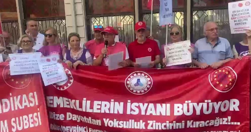 DİSK Dev Emekli-Sen Samsun ve Atakum Şubeleri, Samsun'da düzenledikleri basın