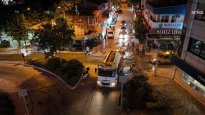 Seferihisar Belediyesi, ilçe genelinde kapsamlı yol yıkama ve temizlik çalışmalarını