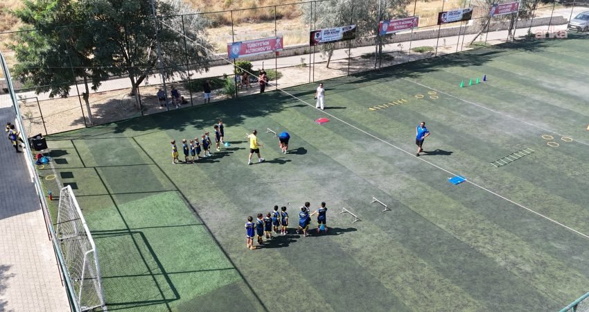 Seferihisar Belediyesi’nin Yaz Spor Okulları, yüzlerce çocuğu sporla buluşturmaya devam