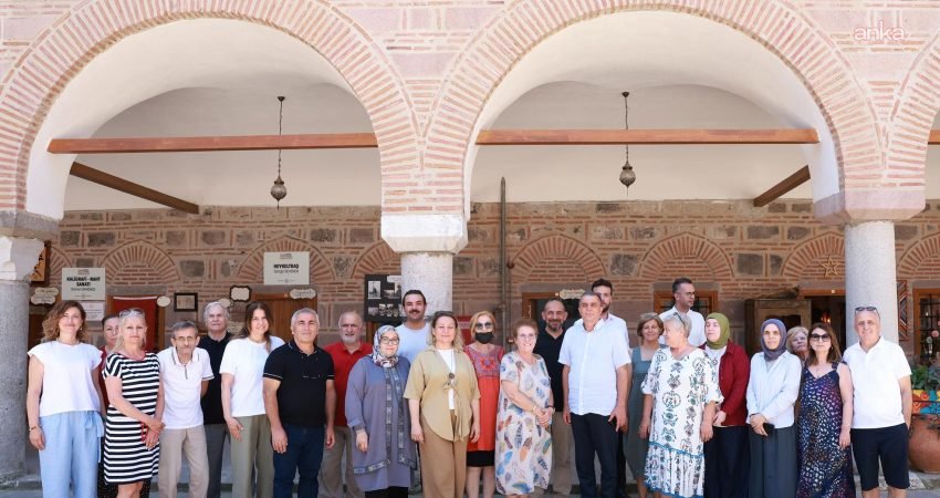 Şehzadeler Belediye Başkanı Hakan Şimşek, Kurşunlu Han'da görev yapan atölye
