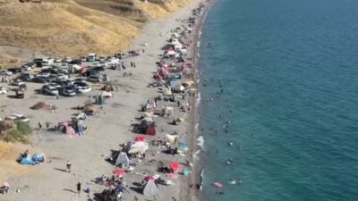 Van’da mevsim normallerinin üzerinde seyreden sıcak hava nedeniyle yurttaşlar Van