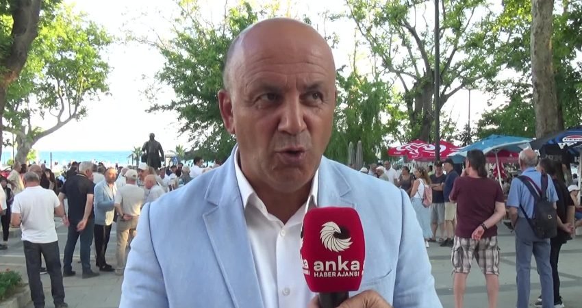 Sinop Belediye Başkanı Metin Gürbüz, belediye başkanlarının tutuklanmasına tepki göstererek,