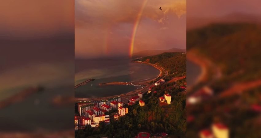 Sinop'un Türkeli ilçesinde sağanak yağışın ardından gökyüzünde oluşan çift gökkuşağı,