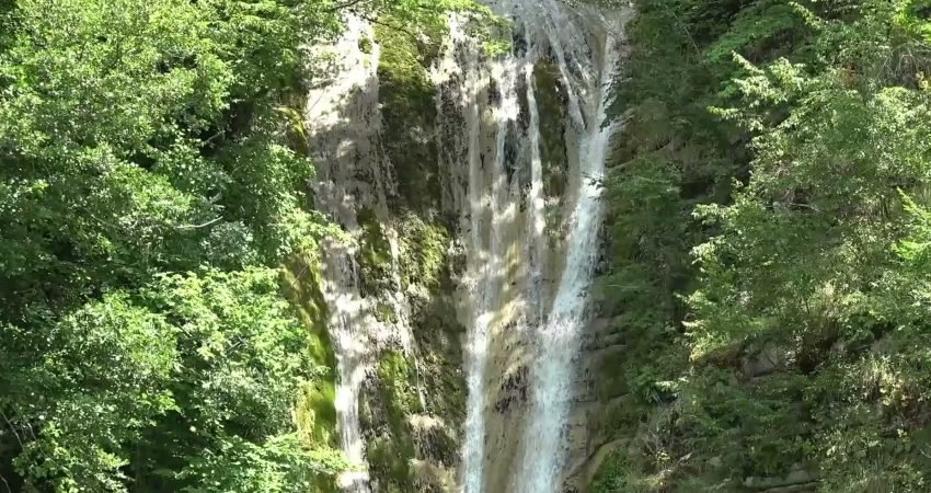 Sinop Erfelek'te Tatlıca Şelaleleri Tabiat Parkı, 28 ardışık şelalesi, zengin