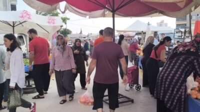 Osmaniye'de pazarda patase ve soğanın kilosu 50 liradan satılıyor. Bir