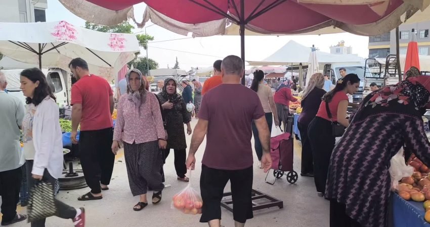 Osmaniye'de pazarda patase ve soğanın kilosu 50 liradan satılıyor. Bir