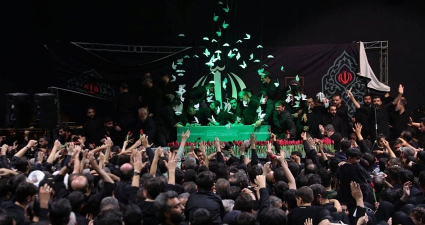 İran'ın dini lideri Ayetullah Ali Hamaney için Tahran'da düzenlenen taziye