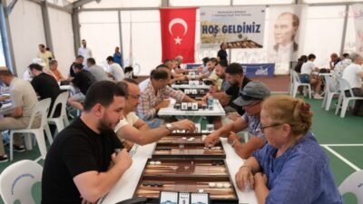 Tavla tutkunları, Büyükçekmece Belediyesi 3. Geleneksel Klasik Tavla Turnuvası’nda buluştu.