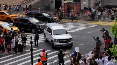 Dünyaca ünlü şarkıcı Taylor Swift ile Amerikan futbolu yıldızı Travis