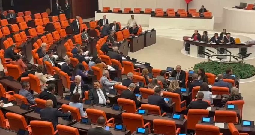 YENİ Parti'nin kurulmasıyla birlikte TBMM Genel Kurulu, yeni siyasi dağılımla