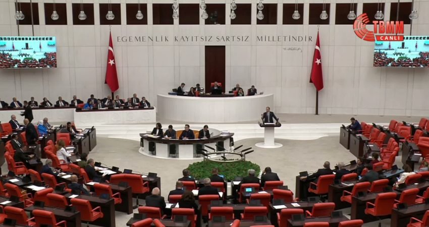 CHP Zonguldak Milletvekili Deniz Yavuzyılmaz, TBMM Genel Kurulu'nda görüşülen kanun