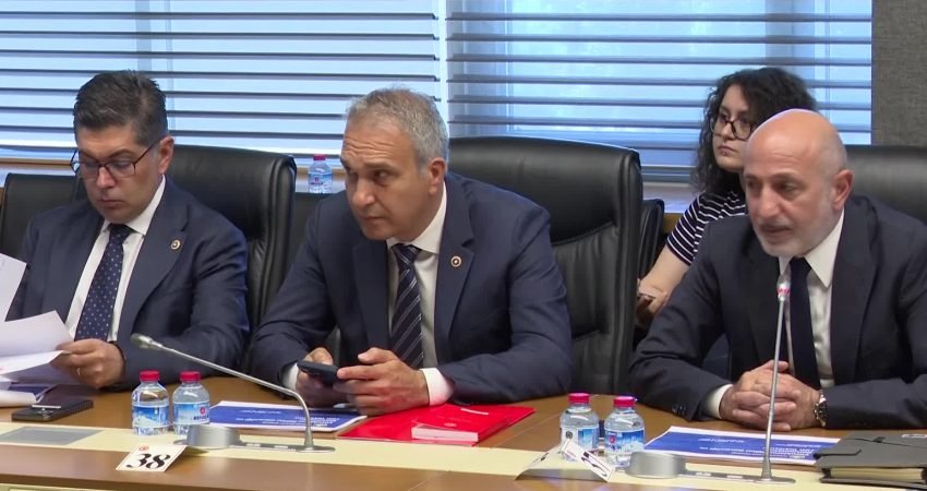 TBMM'de okul saldırıları ve dijital risklerin araştırıldığı komisyonda uzmanlar, dijital