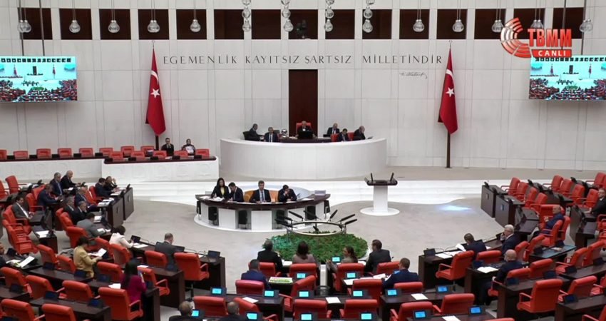 TBMM Genel Kurulu'nda komedyen Deniz Göktaş'ın stand-up gösterisindeki ifadeleri ve