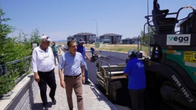 Tepebaşı Belediye Başkanı Ahmet Ataç, Fen İşleri Müdürlüğü ekiplerinin Baksan,