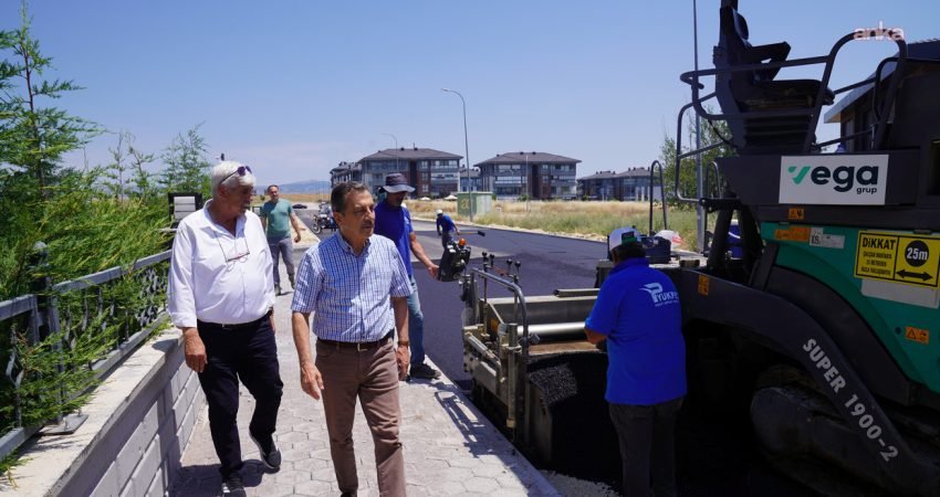 Tepebaşı Belediye Başkanı Ahmet Ataç, Fen İşleri Müdürlüğü ekiplerinin Baksan,