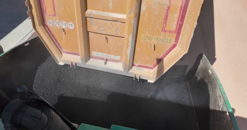 Tepebaşı Belediyesi, Baksan Sanayi Sitesi'nde üstyapı çalışmalarını sürdürüyor. Bölgede altyapı