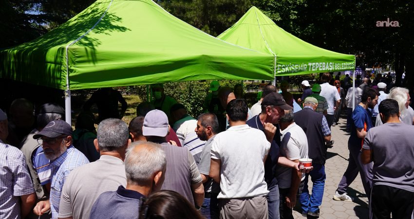 Tepebaşı Belediyesi, Muharrem ayı dolayısıyla Uluönder ve İlahiyat Camii önünde