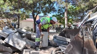Tepebaşı Belediyesi Park ve Bahçeler Müdürlüğü ekipleri, ilçe genelindeki parklarda