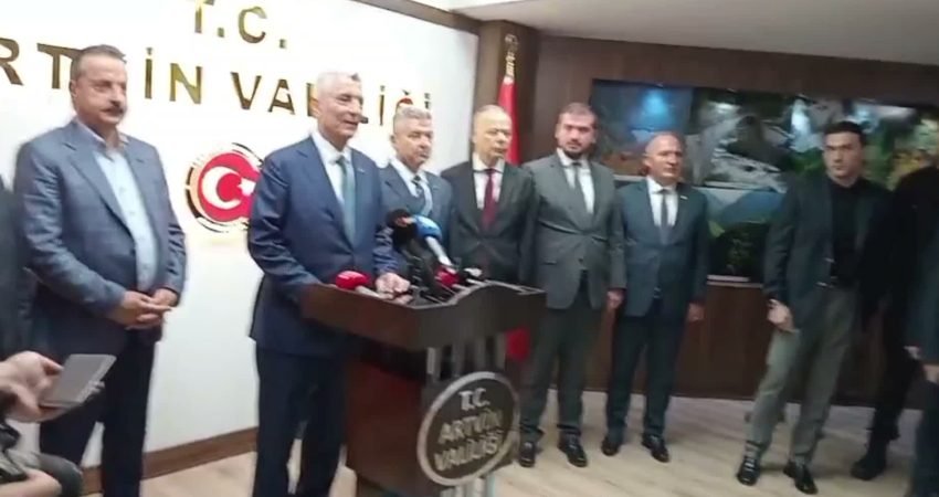 Ticaret Bakanı Ömer Bolat, Artvin Valiliği ziyaretinde Sarp Gümrük Kapısı'ndaki