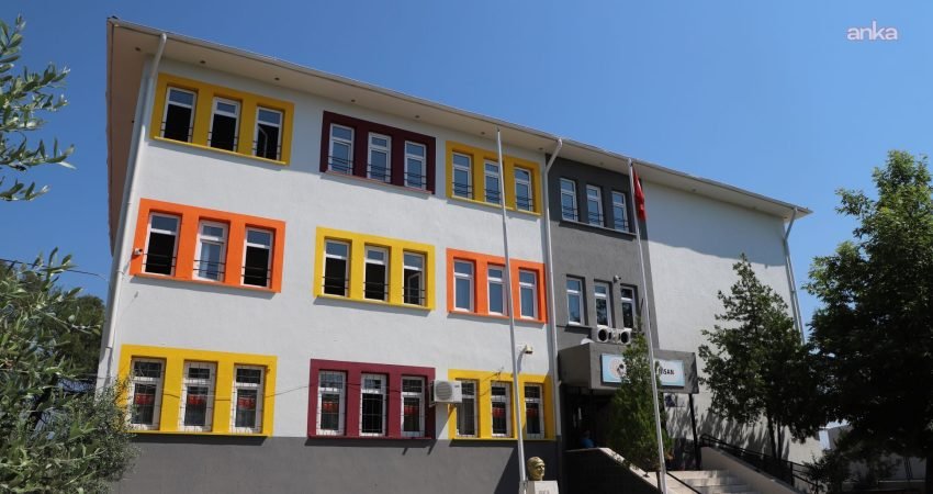 Turgutlu Belediyesi Park ve Bahçeler Müdürlüğü ekipleri, okulları yeni eğitim