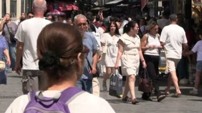 Her yıl milyonlarca yabancı turistin geldiği Türkiye'de emekliler, tatilin kendileri