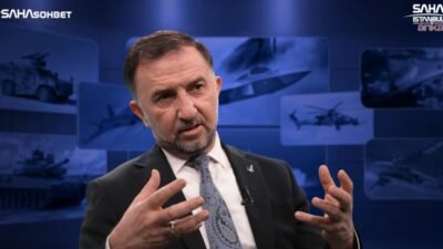 TUSAŞ Genel Müdürü Mehmet Demiroğlu, eğitim uçuşu sırasında R-44 tipi
