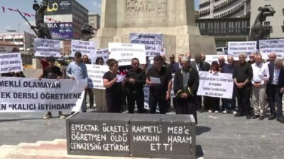 Ulus Heykel önünde açıklama yapan ücretli öğretmenler, "Ücretli öğretmenlik şartlarını