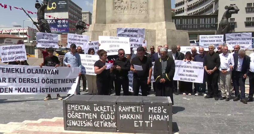 Ulus Heykel önünde açıklama yapan ücretli öğretmenler, "Ücretli öğretmenlik şartlarını
