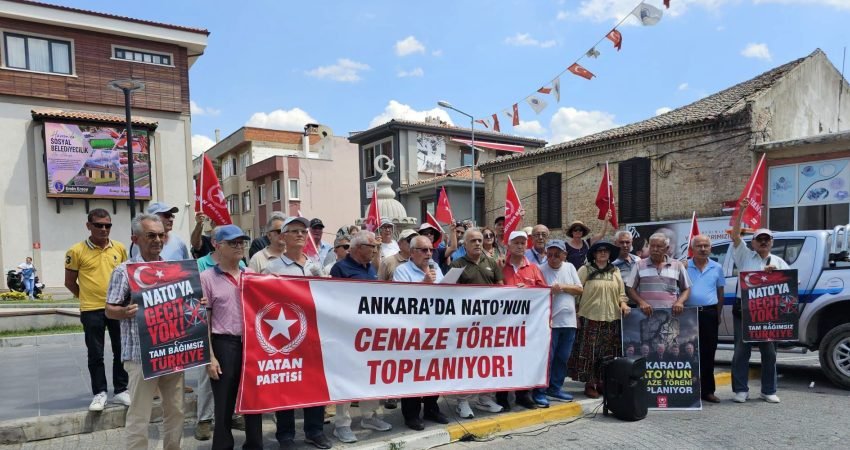 Vatan Partisi Üyeleri, NATO'yu Havran'da protesto etti. Eylem sırasında yapılan