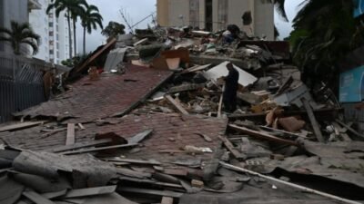 Venezuela'da geçen hafta meydana gelen yıkıcı depremlerin ardından enkaz altında