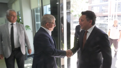 DEVA Partisi Genel Başkanı Ali Babacan, dün partisini kapatma kararı