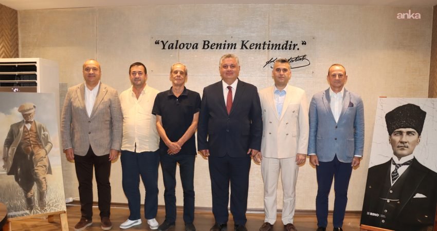 Yalova’da Cumhuriyet Halk Partisi’nin 6 belediye başkanı YENİ Parti’ye geçtiklerini
