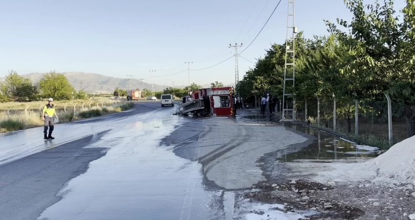Malatya’nın Yeşilyurt ilçesinde yangına müdahale için yola çıkan itfaiye aracı