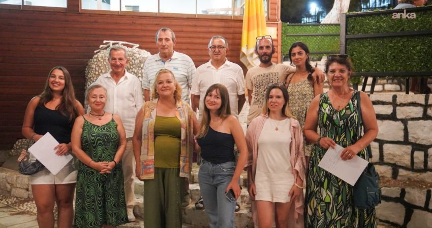Seferihisar Belediyesi’nin “Yaşamdan Yazıya” atölyesi ikinci buluşmasını Çamlık Genç Kafe’de