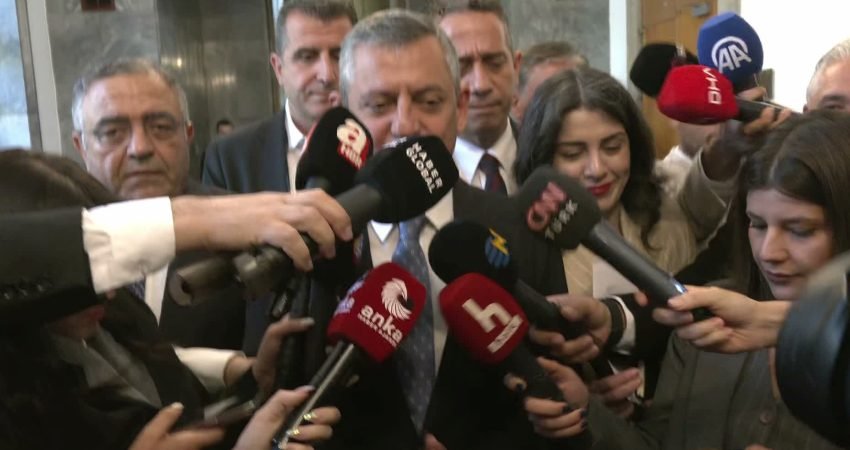 YENİ Parti Genel Başkanı Özgür Özel, partisinin kapalı grup toplantısının