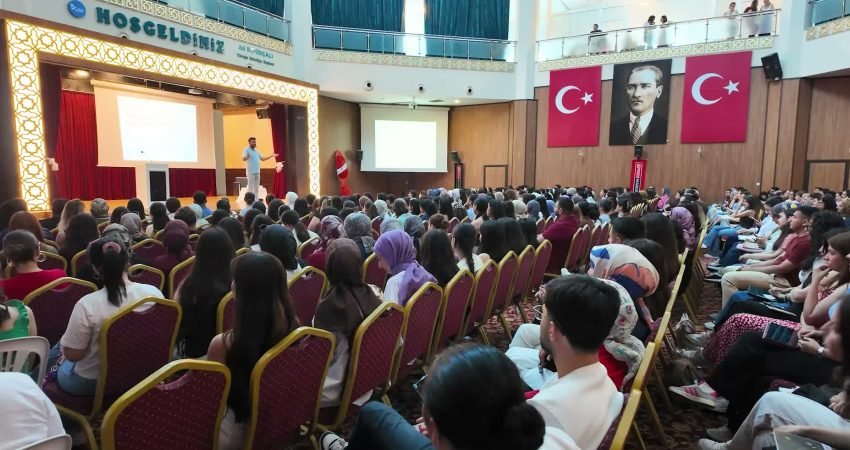 Yüreğir Belediyesi, kamu personeli adaylarının sınav hazırlık sürecine destek olmak