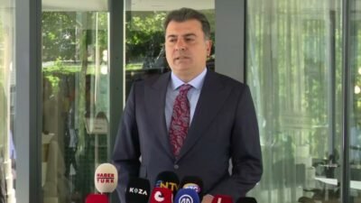 CHP İstanbul Milletvekili Zeynel Emre, yeni partinin kuruluş dilekçesinin birkaç
