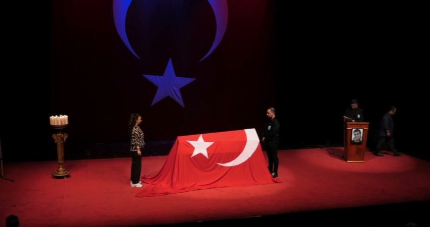 Türk tiyatrosunun usta sanatçısı Zihni Göktay için veda töreni Harbiye