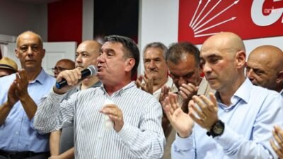 Zonguldak Belediye Başkanı Tahsin Erdem, 16 belediye meclis üyesiyle birlikte