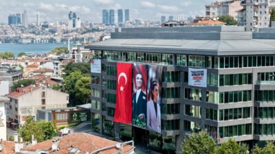 Üsküdar Belediyesi binasına geçen cuma tutuklanan Üsküdar Belediye Başkanı Sinem