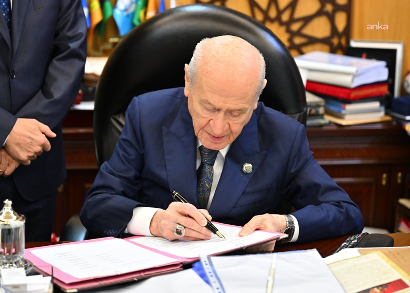 MHP Genel Başkanı Devlet Bahçeli, çerçeve yasa teklifine imza attı.