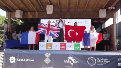 İzmir’de 2020 yılında rüzgar sörfüne başlayan 17 yaşındaki milli sporcu